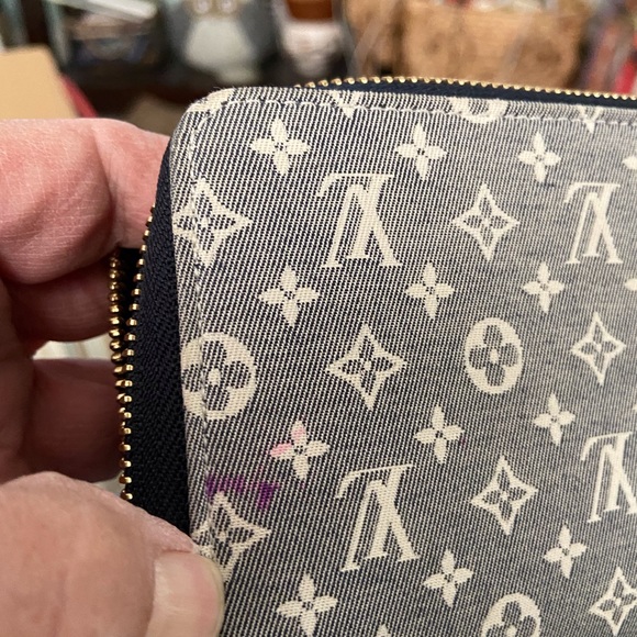 Louis Vuitton handbag and wallet. - Picture 11 of 14